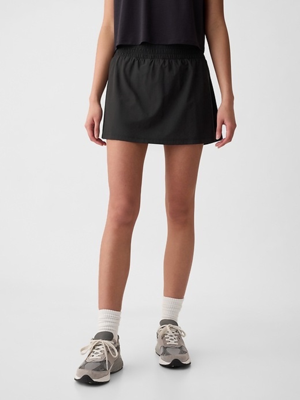 GapFit Sky High Rise Runaround Exercise Skort Black Size M